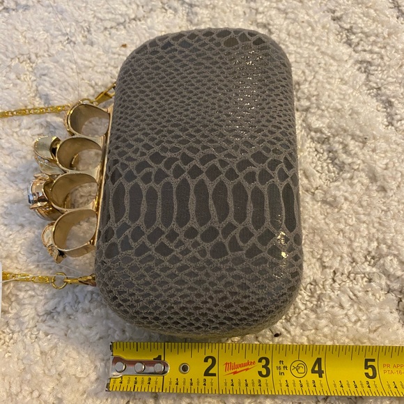 COPY - Skull Finger Wristlet - Picture 6 of 8